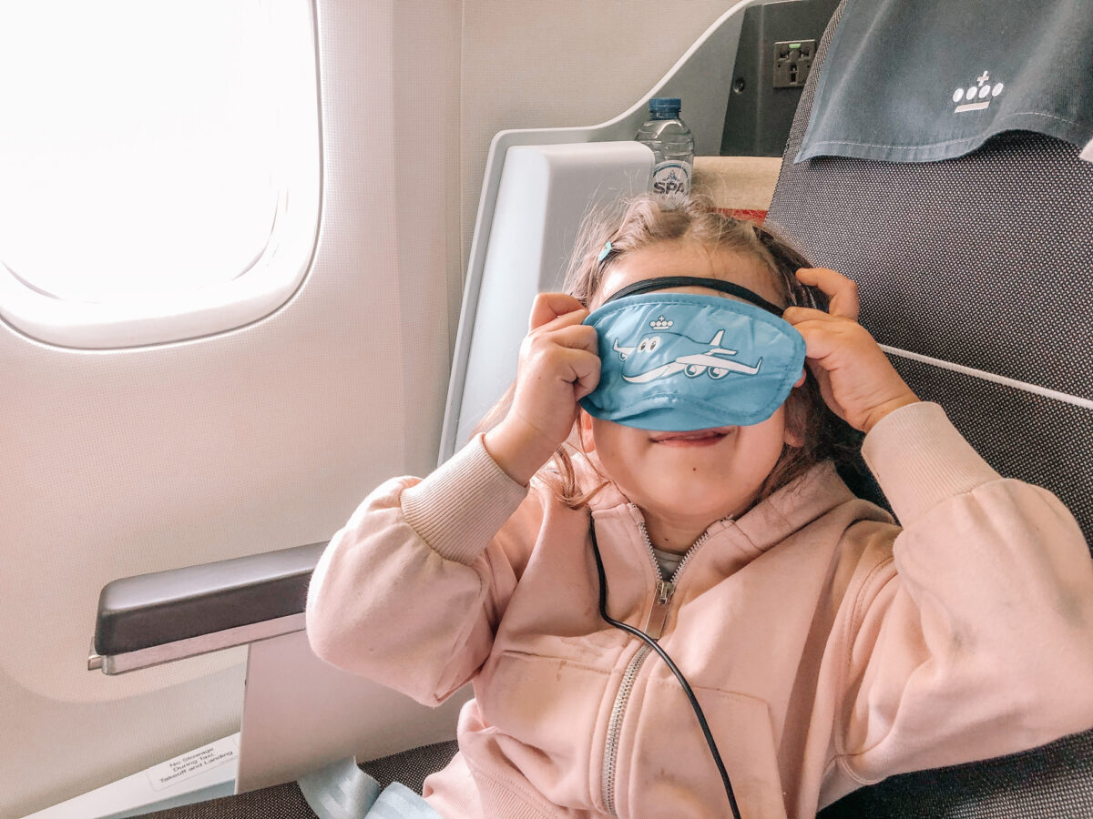 how to keep kids busy on the plane